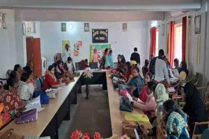 Giridih News: गावां प्रखंड में 16वें राष्ट्रीय मतदाता दिवस के प्रचार हेतु बीएलओ को सामग्री वितरित