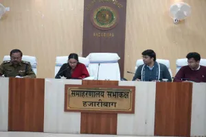 Hazaribag News : गणतंत्र दिवस 2026 की तैयारियों को लेकर समीक्षा बैठक, अधिकारियों को दिए गए दिशा-निर्देश