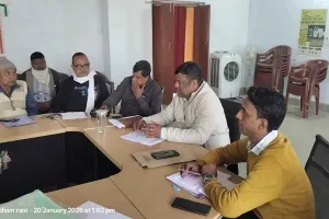 Giridih News : गावां प्रखंड कार्यालय में अंचल-ब्लॉक कर्मियों की बैठक, सरस्वती पूजा व योजनाओं को लेकर निर्देश