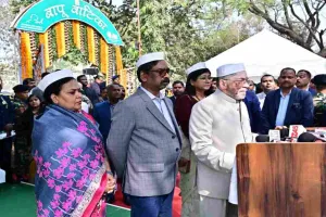 महात्मा गांधी की पुण्यतिथि पर संतोष गंगवार और हेमन्त सोरेन ने दी श्रद्धांजलि