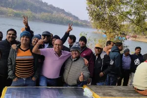 90 के दशक के सहपाठी जुटे  तिलैया डैम के तट पर, मनोरम वादियों में भावनाओं का दिखा सैलाब  