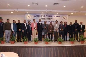 Chaibasa News : जमशेदपुर सिटीजन फोरम ने समाज और कॉरपोरेट जगत में योगदान देने वाले विशिष्ट व्यक्तित्वों को किया सम्मानित