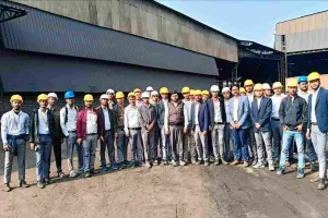 Giridih News : स्कॉलर बीएड कॉलेज के प्रशिक्षुओं ने किया सलूजा स्टील प्लांट का भ्रमण