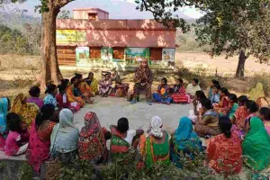 मिर्जाडीह गांव में महिलाओं के लिए स्वरोजगार योजना पर चर्चा