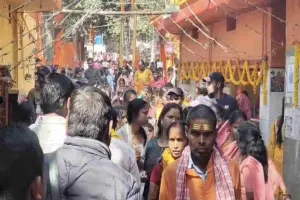 Koderma News : ध्वजाधारी धाम में भक्तिमय माहौल, हर-हर महादेव के जयकारे