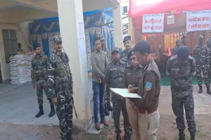 Palamu News : डीआईजी किशोर कौशल ने मनिका थाना और पलामू मतगणना केंद्र का किया निरीक्षण