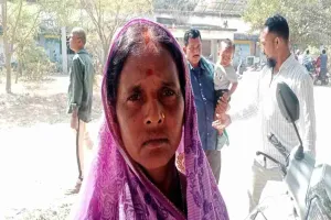 Deoghar News : पारिवारिक सूची के लिए 5 माह से अंचल कार्यालय का चक्कर लगा रही है महिला