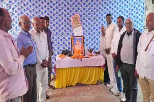 Koderma News : वरिष्ठ पत्रकार विनोद बरनवाल की धर्मपत्नी को लोगों ने दी भावभीनी श्रद्धांजलि