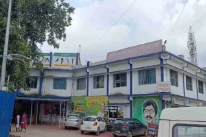 Koderma News : NH-20 पर सड़क पार कर रहे व्यक्ति को तेज रफ्तार वाहन ने कुचला