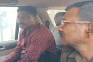 Chaibasa News : मानगो पुल पर युवक ने की आत्महत्या की कोशिश, लोगों की सतर्कता से बची जान