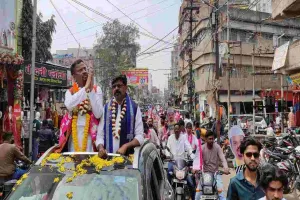 हजारीबाग में मेयर प्रत्याशी सरफराज अहमद का शक्ति प्रदर्शन, 400 बाइकों का काफिला