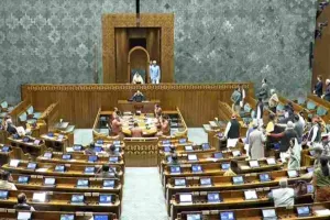 लोकसभा में हंगामा: राहुल गांधी को बोलने देने की मांग पर दिनभर स्थगित रही कार्यवाही