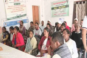 Hazaribagh News : सिंगल विंडो में किसानों को कीटनाशक व खाद छिड़काव की दी गई जानकारी