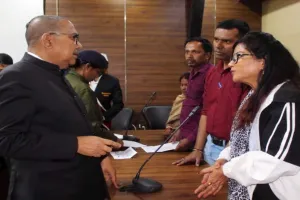 बोकारो में जनता दरबार में उपायुक्त अजय नाथ झा ने सुनीं 39 से अधिक लोगों की समस्याएं