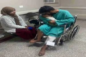 घायल मरीज को ऑपरेशन के लिए घंटों प्रतीक्षा, परिजनों में आक्रोश