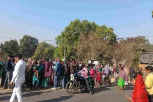 सरिया सड़क हादसा: ट्रक की चपेट में आकर बाइक सवार युवक की मौत