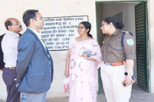 Palamu News : मेदिनीनगर में डीसी समीरा एस और एसपी रीष्मा रमेशन ने किया निरीक्षण