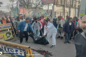 मेदिनीनगर के छःमुहान पर गैस सिलेंडर लदे ट्रक से कुचलकर 55 वर्षीय व्यक्ति की मौत