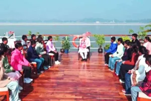 आत्मविश्वास और अनुशासन से डरमुक्त बनता है भविष्य: नरेंद्र मोदी