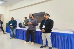 Koderma News : पीठासीन व मतदान पदाधिकारियों को दिया गया प्रशिक्षण