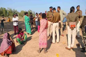 Koderma News : बिरहोर टोला के 10 बच्चे लापता, पुलिस और प्रशासन ने शुरू की तलाश