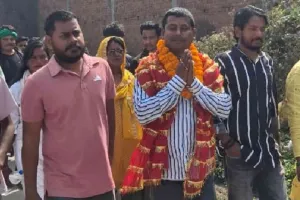 चास में मेयर प्रत्याशी उमेश ठाकुर का धुआंधार जनसंपर्क अभियान