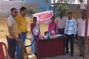 पाकुड़ में फाइलेरिया मुक्ति अभियान के तहत कोल कर्मियों को खिलाई गई दवा