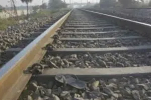 Koderma News : रेलवे ट्रैक पर सेल्फी लेते किशोर की ट्रेन से मौत