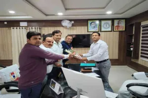 गढ़वा में आभूषण दुकान से टप्पेबाजी: पलामू चेंबर ऑफ कॉमर्स ने DIG से की मुलाकात, कार्रवाई की मांग