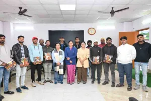 स्पर्श ई-वॉइस की पहल, जरूरतमंद SSC छात्रों को मिली अध्ययन सामग्री