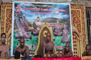 2500 किमी पदयात्रा कर जैन संत बृषभानंद जी का झुमरीतिलैया में मंगल प्रवेश