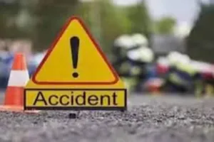 कोडरमा में दो बाइक की टक्कर, 12 वर्षीय बच्ची समेत तीन घायल