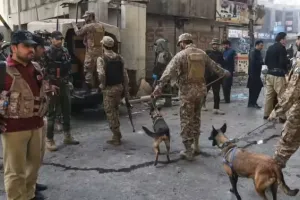 पाकिस्तान कोहट में पुलिस वैन पर हमला: DSP असद महमूद समेत 7 की मौत, वैन जलाई