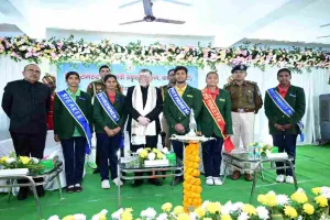 Bokaro news: राज्यपाल संतोष गंगवार का छात्रों से संवाद, उत्कृष्टता का दिया मंत्र