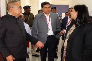 चास नगर निगम चुनाव: डीईओ सह डीसी अजय नाथ झा ने निर्वाची पदाधिकारी कार्यालय का किया निरीक्षण, तैयारियों की समीक्षा