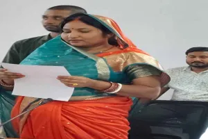 Pakur News: नगर परिषद के वार्ड 11 की पार्षद निभा देवी ने ली शपथ