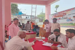 Bokaro News: निःशुल्क स्वास्थ्य जांच शिविर का आयोजन, मरीजों के बीच दवाइयों का भी वितरण