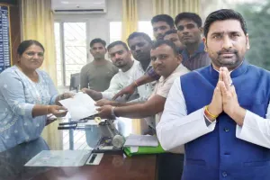 परीक्षा के आधार पर हो चतुर्थ वर्गीय भर्ती, मैट्रिक अंक पर नहीं: पलामू छात्रों का कमिश्नर पर दबाव