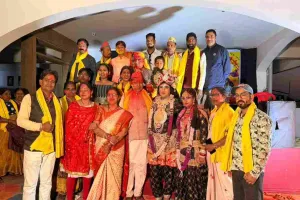 Hazaribagh News: आर्ट एंड कल्चरल ट्रस्ट द्वारा होली मिलन समारोह का आयोजन