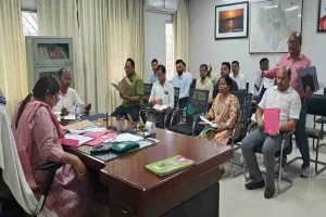 Palamu News: प्रमंडलीय आयुक्त ने राजस्व से जुड़े विभिन्न विभागों के राजस्व पदाधिकारियों के साथ की बैठक