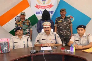 Koderma News : नकली पुलिस बनकर ठगी करने वाला अपराधी गिरफ्तार