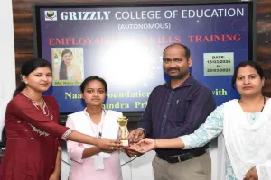 Koderma News: ग्रिजली कॉलेज में रोजगार कौशल प्रशिक्षण से छात्रों को मिला लाभ