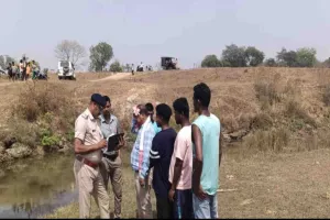 Chaibasa News : नाले में मिला नवजात बच्ची का शव, इलाके में सनसनी