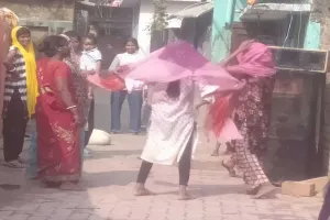 Sahebganj News : ग्रामवासियों ने मिलकर मनाई होली, सामाजिक समरसता का दिया संदेश