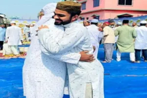 Sahebganj News: ईदगाहों और मस्ज़िदों में अदा की गई नमाज़, लोगों ने गले मिलकर दी मुबारकबाद