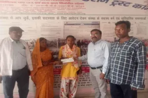 Bokaro News: सुकन्या सामाजिक जन सहयोग फाउंडेशन ने विवाह सहायता हेतु वितरित किए चेक