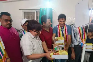 Koderma News: अस्पतालों और वृद्धाश्रमों में जैन महिला समाज ने पहुँचाई आर्थिक मदद और सेवा