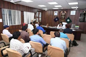 Pakur News: विद्युत आपूर्ति व राजस्व संग्रह की समीक्षा बैठक