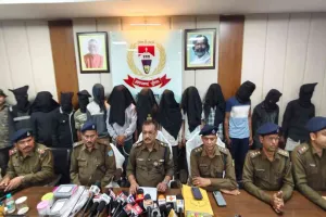 Hazaribagh News: हत्या और चोरी के 3 मामलों का एक साथ खुलासा, 13 आरोपी गिरफ्तार