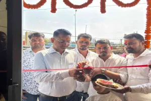 Hazaribagh News: सांसद मीडिया प्रतिनिधि ने बरही चौपारण रोडलाइंस कार्यालय का किया उद्घाटन